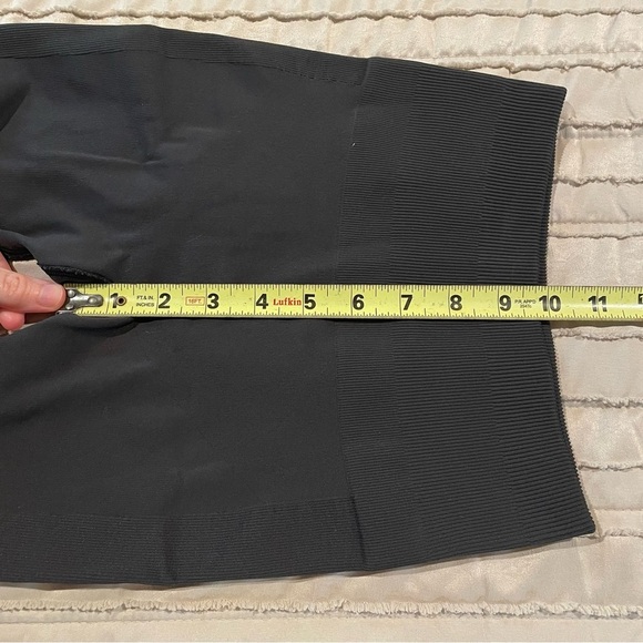 Lululemon Zone In Crop High Rise Activewear Workout Leggings 2 Black W6F11S - Picture 8 of 9